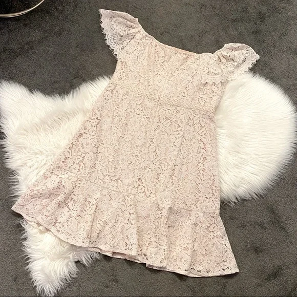 Ivory off-the-shoulder lace dress - Picture 5 of 8